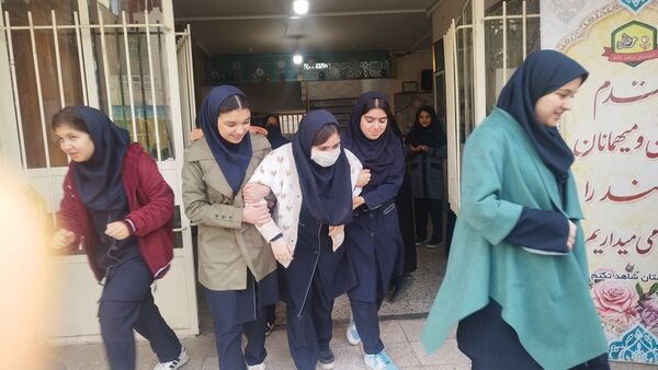 مانور زلزله با صحنه های واقعی در دبیرستان شاهد تکتم