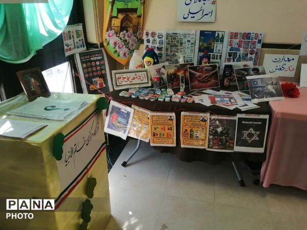 نمایشگاه ابتکارات تربیتی مربیان طرح امین مدارس قم