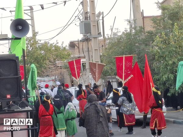 حرکت نمادین کاروان اسرای کربلا در شهر آوه