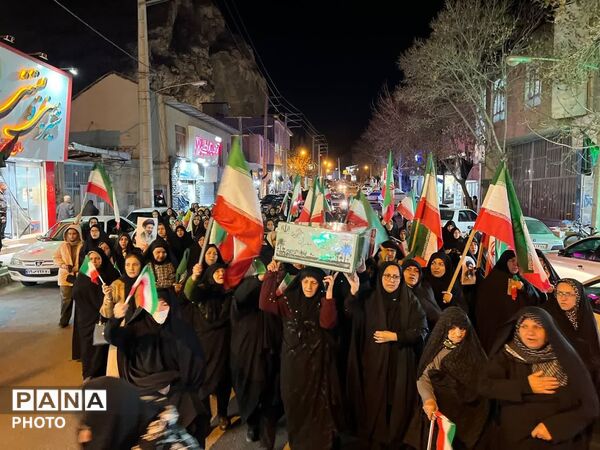 مردم فیروزکوه اجتماع امشب را در کنار دو مهمانانشان گذراندند