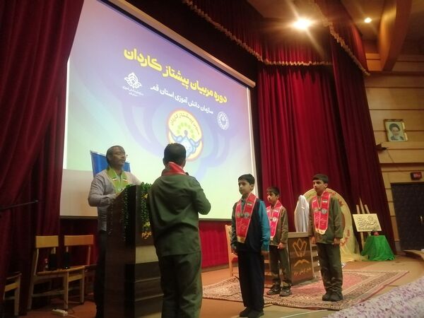 آیین افتتاحیه دوره تربیت مربی کاردان سازمان دانش‌آموزی استان قم
