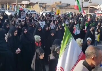 اجتماع مردم شهر جعفریه قم برای بیعت با سومین رهبر انقلاب