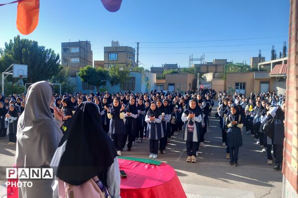 آغاز ماه‌ مهر و دیدار مجدد دانش‌آموزان و معلمان در مدرسه عزیزالله پزشکی ۲