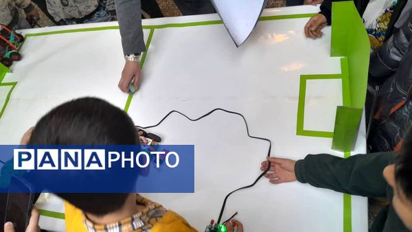 برگزاری مسابقات رباتیک در کانون شهدای فرهنگی ملارد