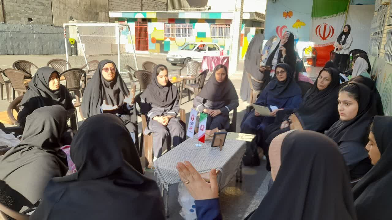 حضور دانش‌آموزان دبیرستان فدک در پاتوق «نوجوان مبارز » شهرستان فردیس