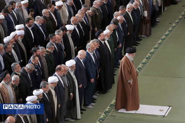 اقامه نماز عید فطر به امامت مقام معظم رهبری