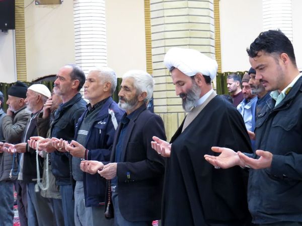 نماز جمعه عبادی و سیاسی در شهر غلامان