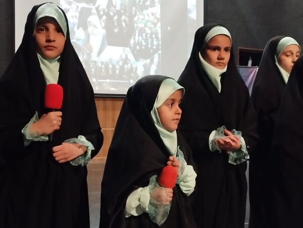 مراسم تقدیر و تشکر از دانش‌آموزان عضو گروه سرود سردار سلیمانی شهرستان قدس