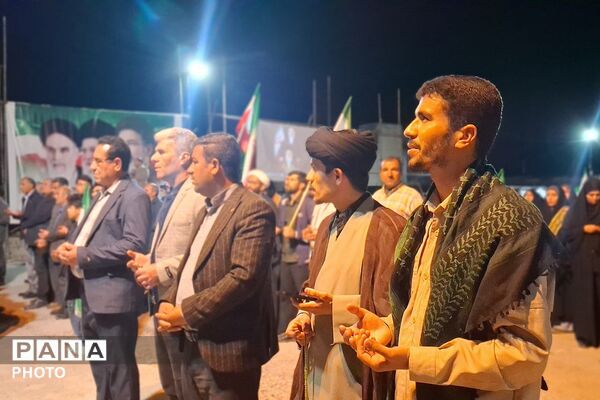 شامگاهی دیگر از حضور گرمه مردمان باشتی در کف خیابان‌ها