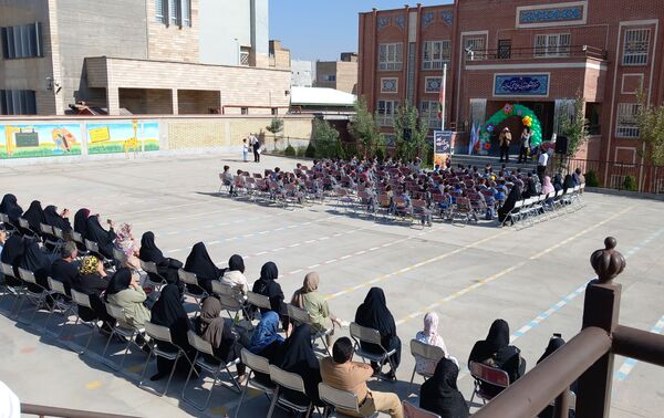 برگزاری جشن شکوفه ها در دبستان حاج تقی احدیان ناحیه ۶ مشهد