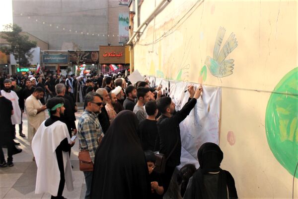 حماسه حضور نوجوانان کفن‌پوش قمی در راهپیمایی «عهد خون»