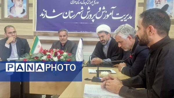 بازدید وزراتی از فعالیت‌های اجرا شده برنامه نماد در مدارس شازند 