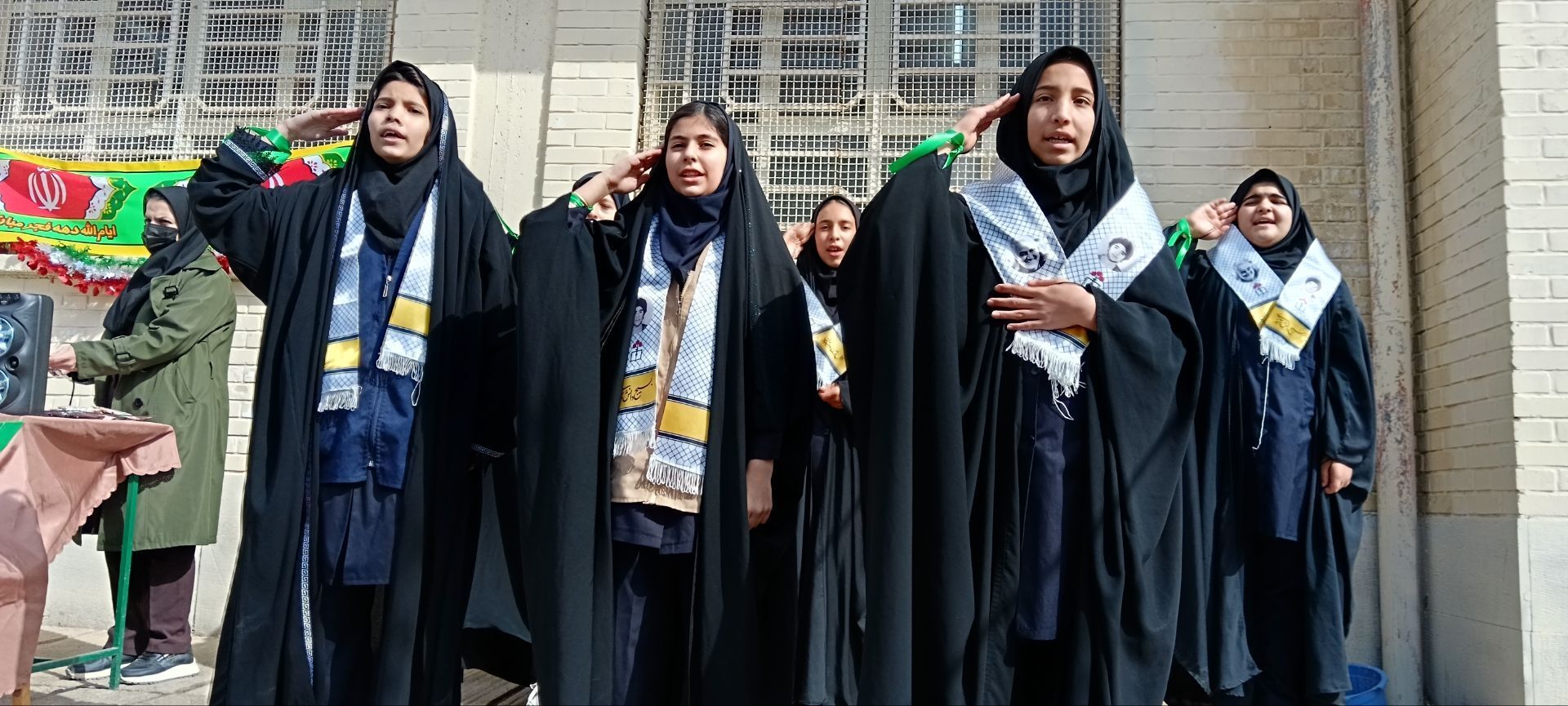 گرامیداشت یوم الله ۲۲بهمن ماه و دهه فجر در دبیرستان حضرت فاطمه(س) شهر بار نیشابور 