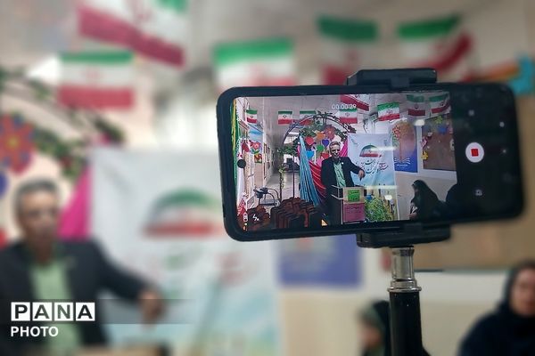 تجلیل از برگزیدگان جشنواره هنری فردا و المپیاد ورزشی در دبستان رضوان بهارستان‌دو
