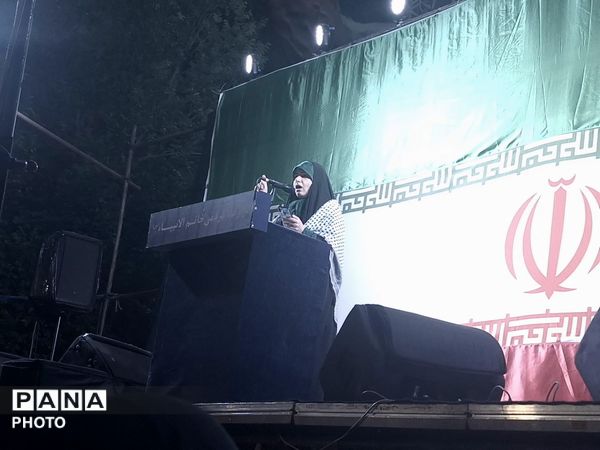 تجمعات هرشبی مردم در میدان انقلاب