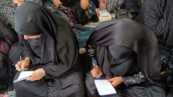 جلسات تفسیر قرآن در منازل مردم شهرستان مارگون