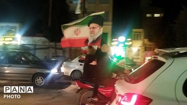 بلوار فضل پرشور از ماشین هایی با پرچم ایران 