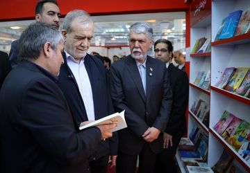 مردم باید این حق را داشته باشند که با آزادی کتاب مورد نظر خود را برگزینند