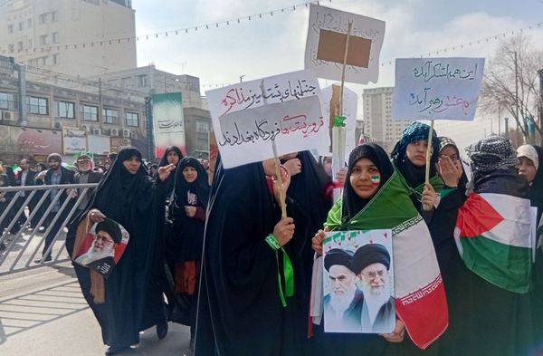 حضور پر شور مردم مشهد در راهپیمایی ۲۲ بهمن