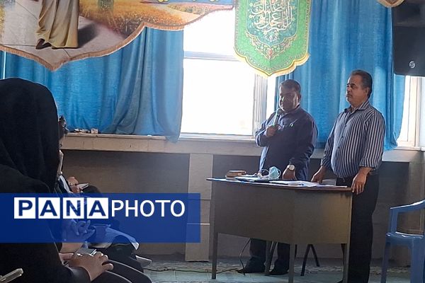 جلسه انجمن اولیا و مربیان در دبیرستان رازی