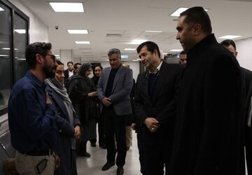حضور دوباره دنیامالی در بیمارستان؛ بهبود سطح هوشیاری دختر موتورسوار