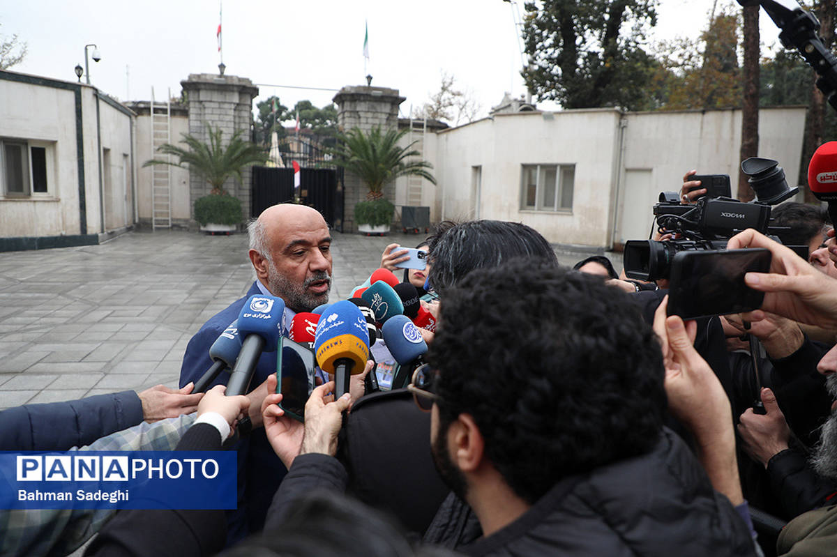 دستمزد کارگران را با رویکردی متعادل تعیین می‌کنیم