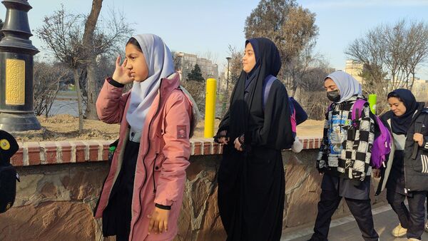 اردوی تفریحی سینما دانش‌آموزان دبستان شاهد حاج تقی آقابزرگ ناحیه یک مشهد