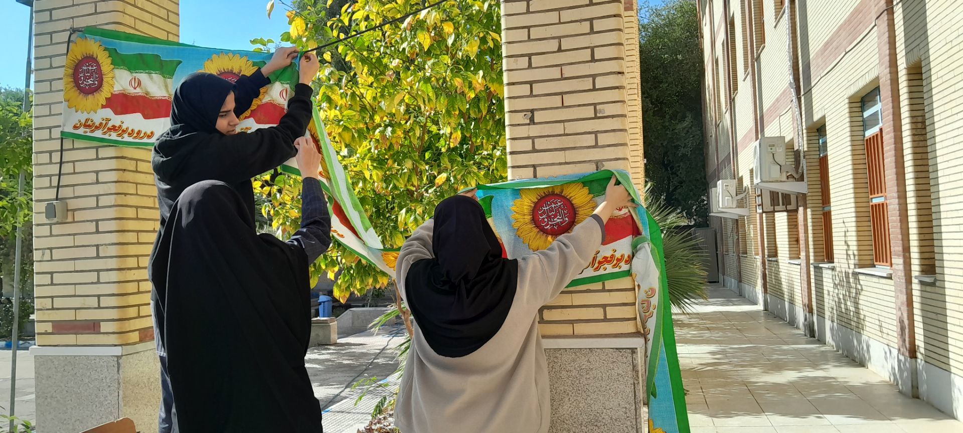 آموزشگاه فاطمیه جیرفت به استقبال «دهه فجر»