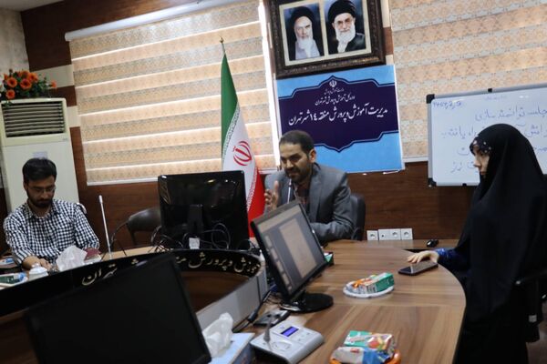 جلسه توانمندسازی دانش‌آموزان برتر در مسابقات قرآن و عترت