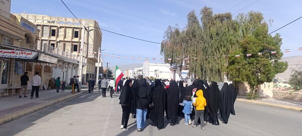 راهپیمایی دشمن‌شکن ۲۲ بهمن در بستک؛ نماد وحدت و همدلی مردم