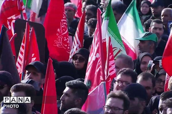 اشک‌ها و بغض‌های میلیونی در مسیر تشییع پیکر مطهر رهبر شهید