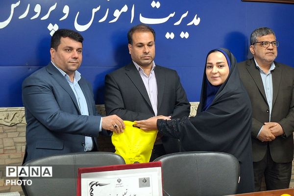قدردانی از مربیان و مدیران منتخب طرح‌های آموزشی کودکستان‌های شهرستان قرچک