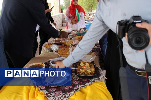 جشنواره غذا و صنایع دستی در اردوی تمشک دختران استان بوشهر