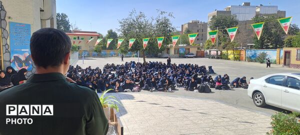جشن میلاد حضرت زینب(س) و گرامیداشت روز پرستار در دبیرستان اهل‌البیت(ع) ناحیه 4 کرج