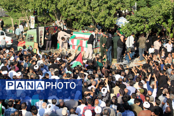 جلوه‌های حماسی از حضور نوجوانان قمی در مراسم تشییع شهدا 