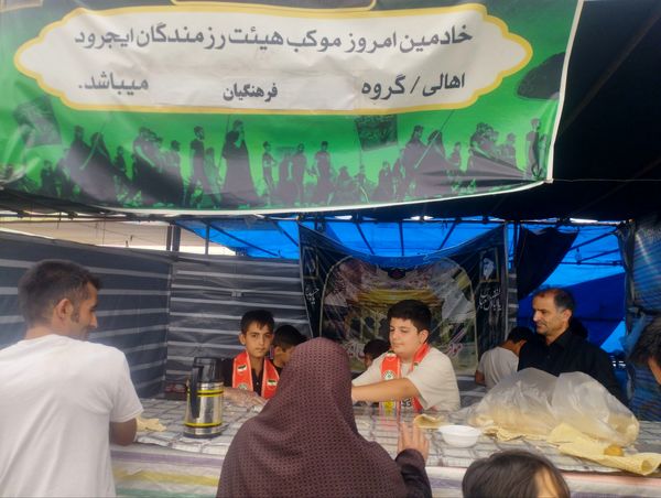 خدمت‌رسانی فرهنگیان و دانش‌آموزان پیشتاز زنجانی در موکب هیات رزمندگان ایجرود