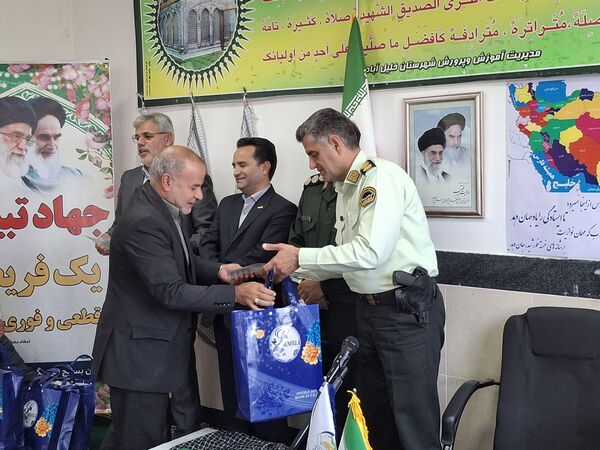 آیین تجلیل از رزمندگان و آزادگان سرافراز دفاع مقدس 
