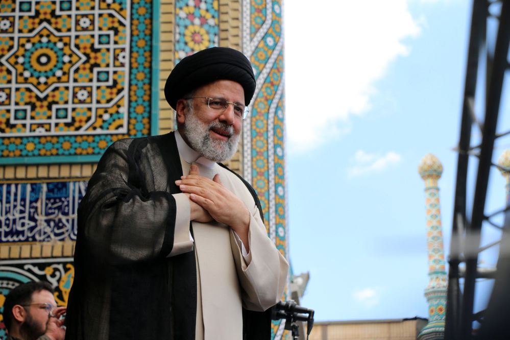 حضور پرشور نوجوانان قمی در آیین استقبال از رئیس جمهوری 