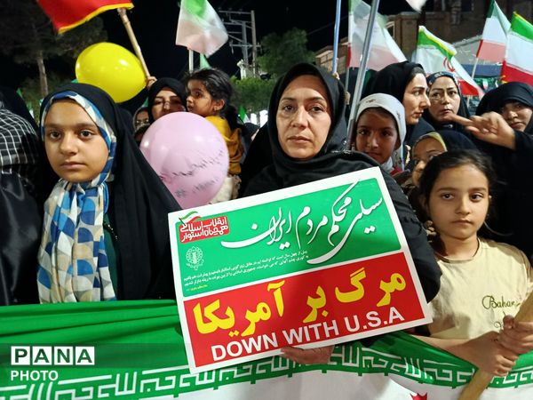 تداوم حضور پرشور مردم سرخس در تجمعات شبانه مردمی در آستانه میلاد امام رضا«ع»