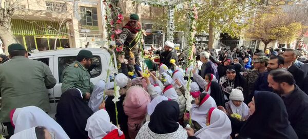 استقبال بی‌نظیر دانش‌آموزان تفرشی از قهرمانان گمنام هشت‌سال دفاع مقدس