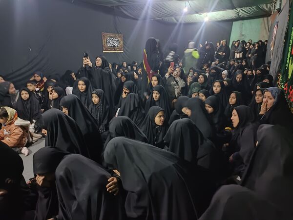 تشییع پیکر شهید گمنام در نمایشگاه یاس کبود 