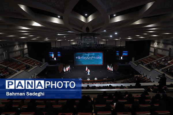 تجلیل از معلمان نمونه کشوری با حضور رئیس جمهوری
