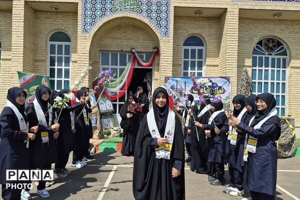 نخستین نماز جماعت سال تحصیلی در ناحیه یک شیراز