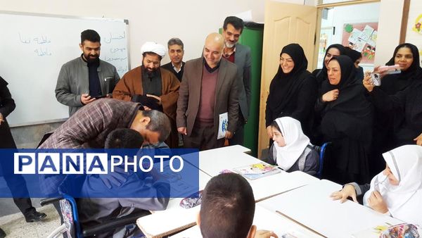 بازدید معاون استاندار و فرماندار مشهد مقدس از دبستان چند معلولیتی کوشا