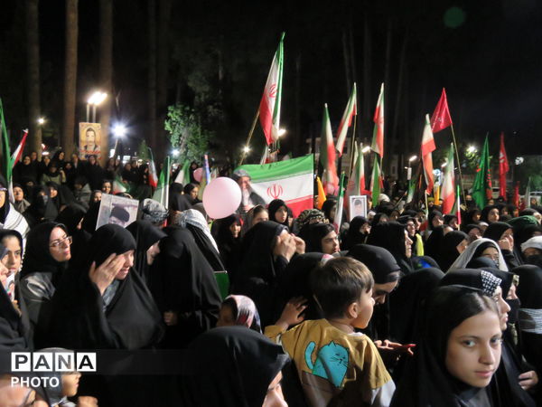 رژه دختران جان فدا همزمان با سراسر کشور در شهرستان خلیل آباد 