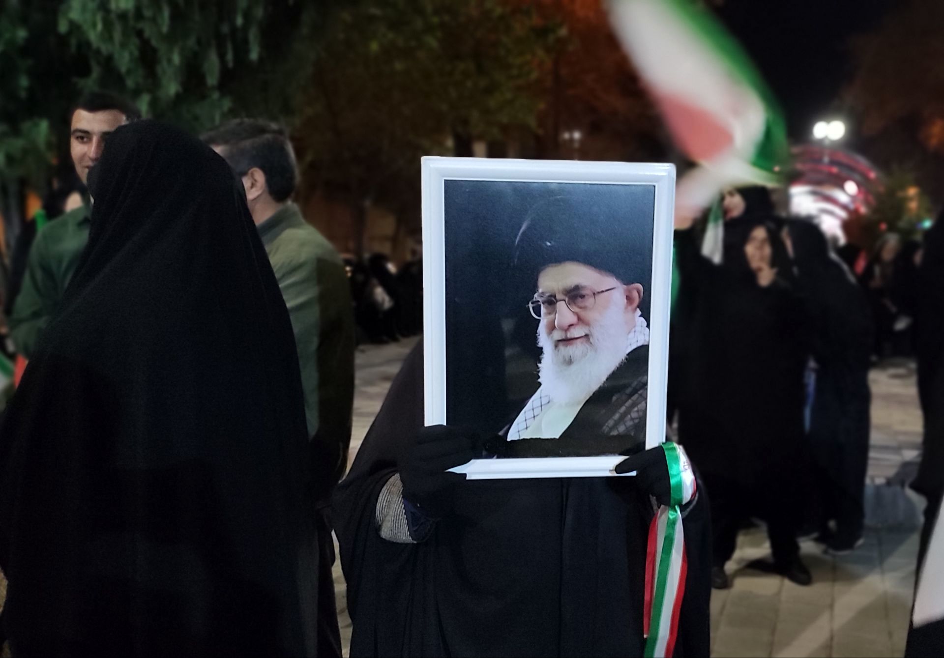 همبستگی در صف اول از راهپیمایی‌های شبانه تا پاسداشت روز معلم