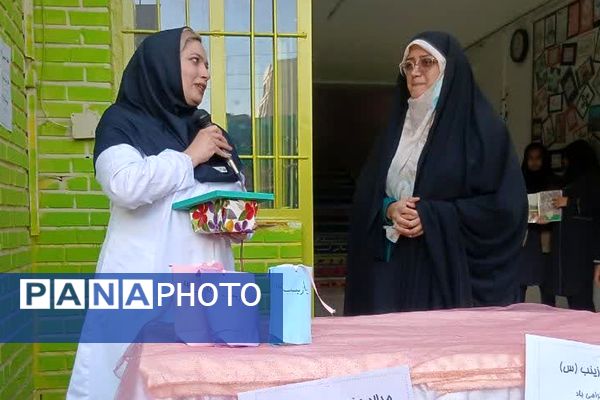 برگزاری جشن و تجلیل از مادران پرستار در مدرسه دکتر رزمی و قدس ناحیه دو شهرری 