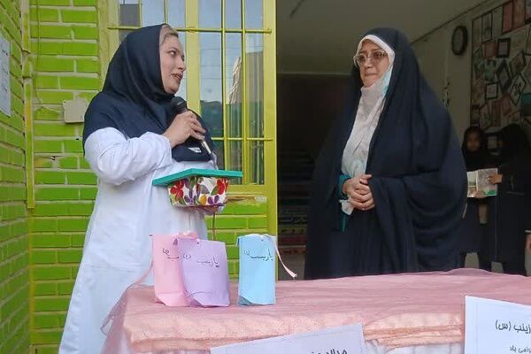 برگزاری جشن و تجلیل از مادران پرستار در مدرسه دکتر رزمی و قدس ناحیه دو شهرری 