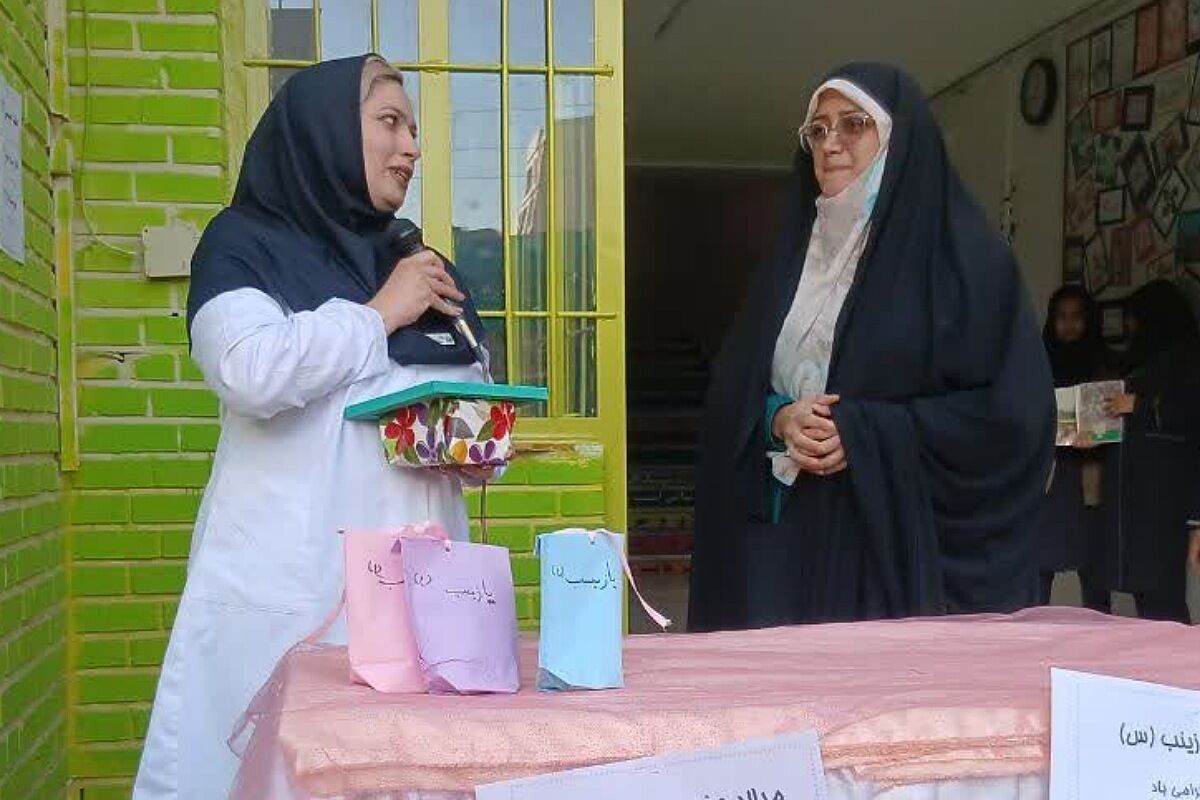 برگزاری جشن و تجلیل از مادران پرستار در مدرسه دکتر رزمی و قدس ناحیه دو شهرری 