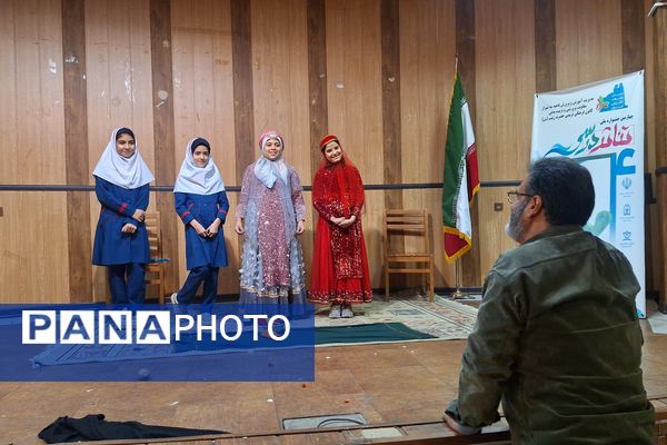 ایجاد انگیزه و خلاقیت در دانش‌آموزان با اجرای تئاتر درسی 